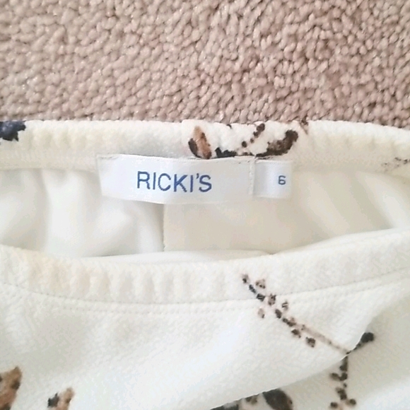 Dress - Picture 3 of 3